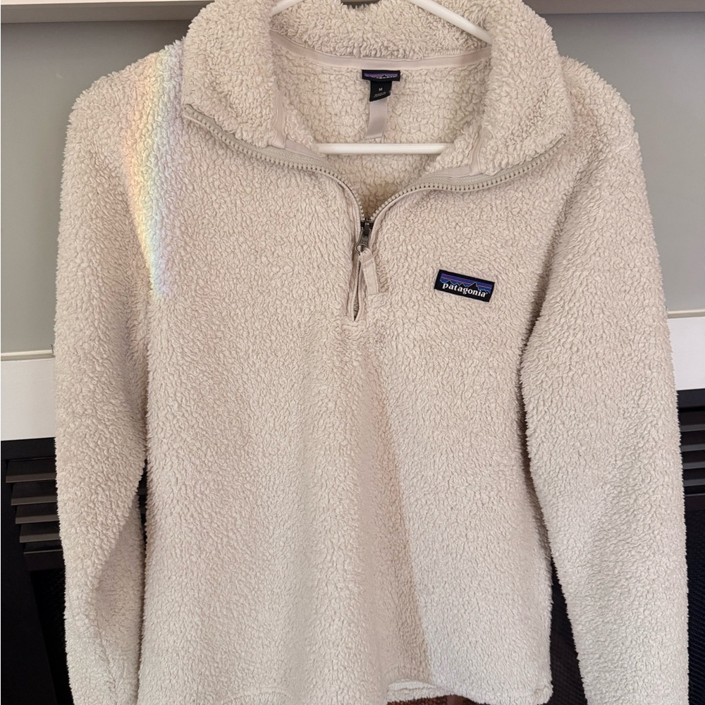 Patagonia women’s Los Gatos 1/4 zip fleece pullover in birch white or cream. Med